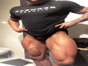 Neil Currey IFBB PRO