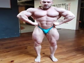 BIG MAN, TINY POSERS !