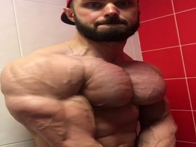 Perfect Pumped Pecs a-Popping!