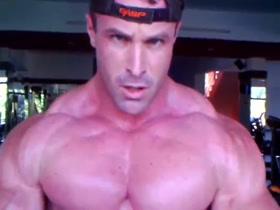 Close-up Posing with Com