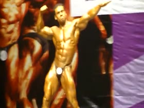 Bodybuilder's sexy posing routine