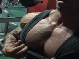 Popping and Posing that Cleavage