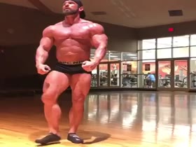 Studio Posing: Chris Niemczyk