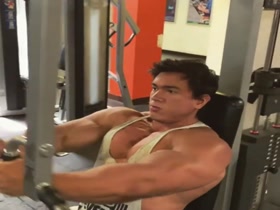 Chest Day: Daniel Roman