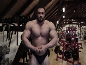 Massive Dennis Reinhold