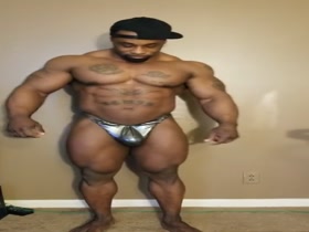 Dectric Lewis bulging in his silver poser...