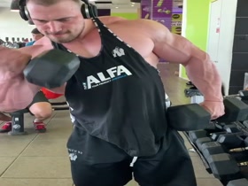 Big Dani Blasts Arms