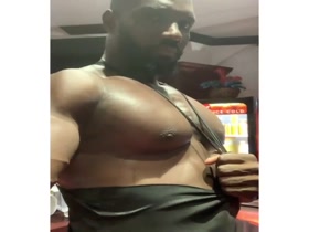 Jermaine Henry: Killer Pecs