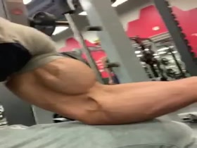 I could almost reach out and lick this big gun