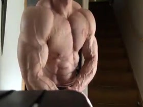 Delts and Legs - Huge!