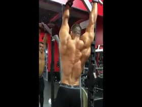 Bruno Moraes - flexing and training