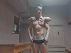 Muscleworship Young Bodybuilders