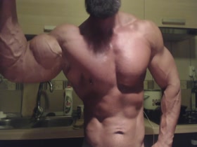 HUGE VEINY GUNS