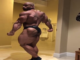 MUSCLE STUD !
