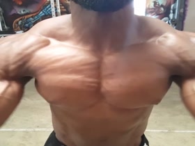 Jaye Loves Chest Day