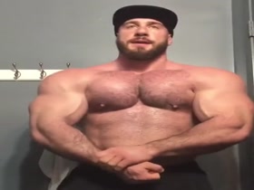 Gigant bodybuilder