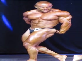 A Mystery Muscle Hottie for Us to Identify