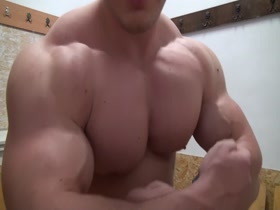 BEEFY PECS !