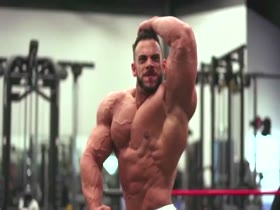 Mahmoud al Durrah Works His Arms