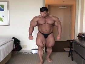 MUSCLE HUNK !