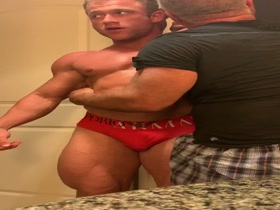 MUSCLE WORSHIP !