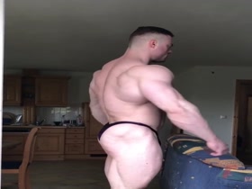 german pro bodybuider posing