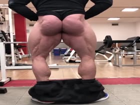 BIG MUSCLE BUTT !