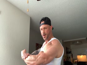 MUSCLE CAM !  PETER RUSSELL