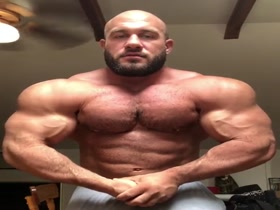 Bodybuilders Flexing 6