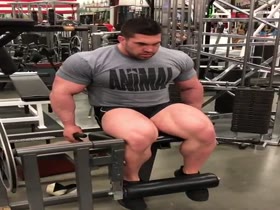 Bodybuilders Flexing 8