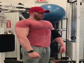 Bodybuilders Flexing 9