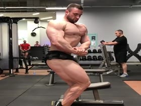 Bodybuilders Flexing 10