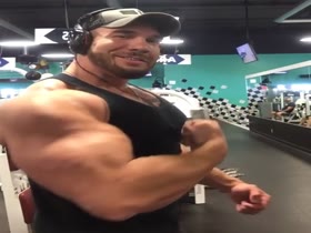 Bodybuilders Flexing 12