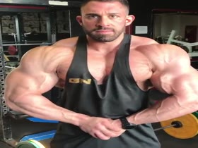 Bodybuilders Flexing 13