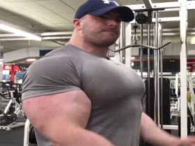 Bodybuilders Flexing 24