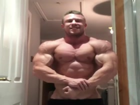 Bodybuilders Flexing 25