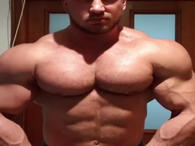 Bodybuilders Flexing 27