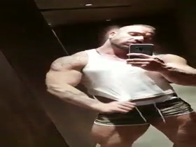 Bodybuilders Flexing  39