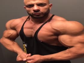 Bodybuilders Flexing 43