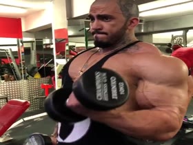 Bodybuilders Flexing 46