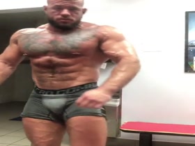 Bodybuilders Flexing 58