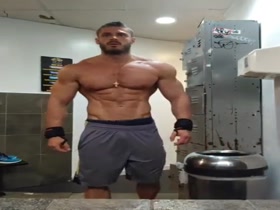 Bodybuilders Flexing 75