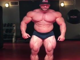 Bodybuilders Flexing 77