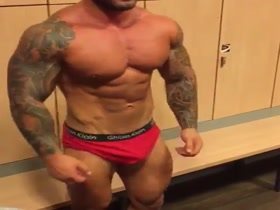 Bodybuilders Flexing 79