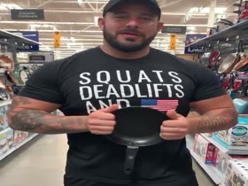 Bodybuilders Flexing  89