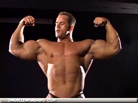 MASSIVE MUSCLE !