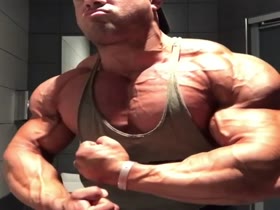Bodybuilders Flexing 102