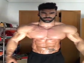 Bodybuilders Flexing 104