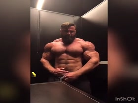 Bodybuilders Flexing 111