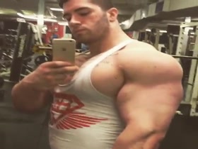 Bodybuilders Flexing 113